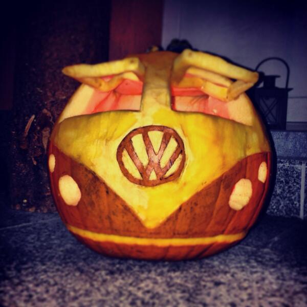 mejdexplicit's tweet image. #vw #bulli #orange #pumpkin #halloween #night #classic