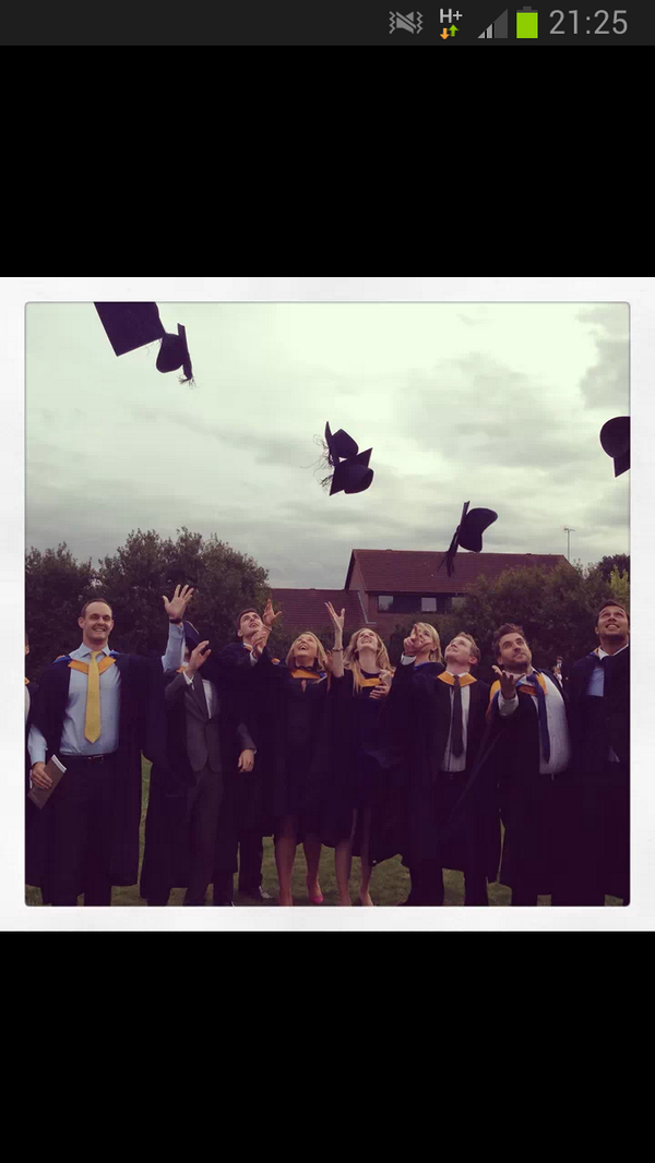 AngryLegacyFan's tweet image. @t_m_tyler Defo lost the flight of his hat! #GraduationFail