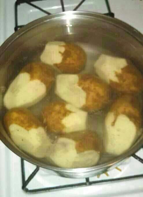 malonmar's tweet photo. Caso real: manda un whatsapp a su marido y le dice: ¿ves la bolsa de patatas? Pela la mitad y ponlas a hervir: http://t.co/12zhzJv3UU