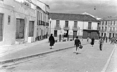 Historia_Coin's tweet photo. Plazuela Escamilla, a la izquierda el patio del Sindicato. http://t.co/ZiFHtfD111