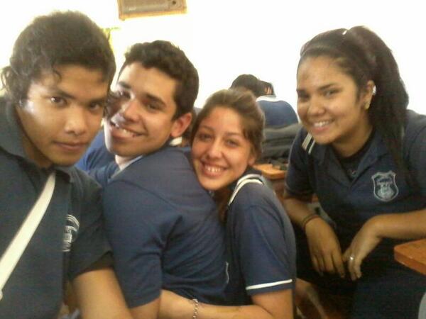 eleinsfran's tweet photo. @JuanMartinezAB @EeeCampeon4 asi co nos queremos muchote *____* http://t.co/1I8QF9WxVO