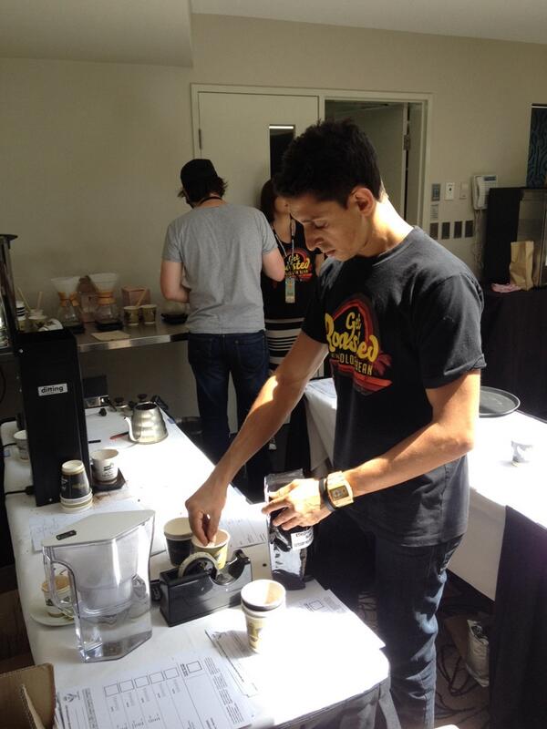 CoffeeBrothers1's tweet photo. @barrelonecoffee here @Golden_Bean with @ThinkTankCoffee pushing out the #chemex http://t.co/QpuCwHrp7A