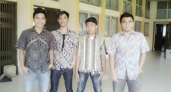 busbusrakow's tweet image. @pendopoID #javaheritage batik in campus.