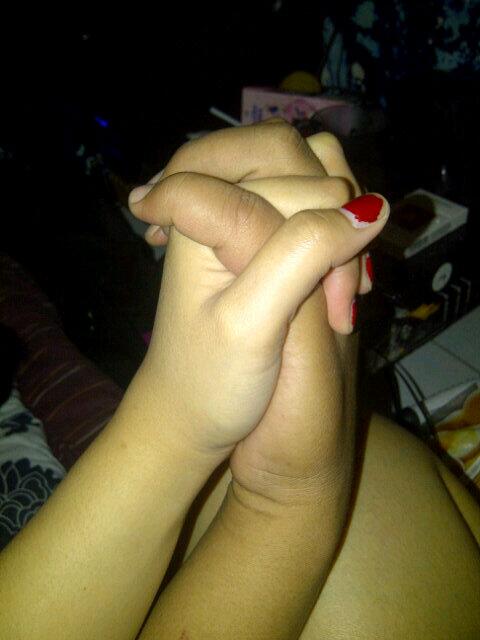 DyahFidia's tweet photo. Genggam tangan q dan jangan kau lepas ;) http://t.co/8i0liDgHYG