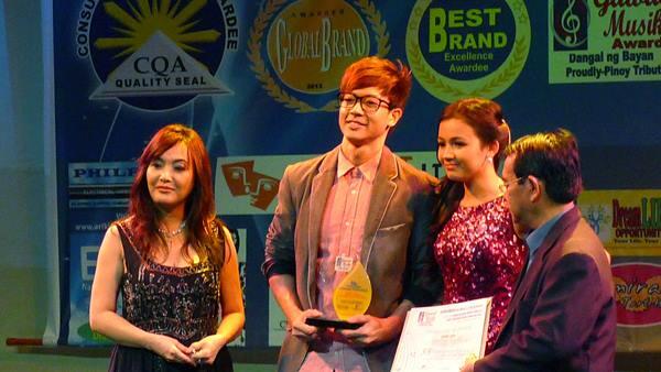 RONNIEliciousz's tweet photo. CONGRATULATIONS!! Best Male OPM Balladeer 2013 RONNIE LIANG We are so Proud of you#musicmuseum @ronnieliang http://t.co/OvI5kr6Xru
