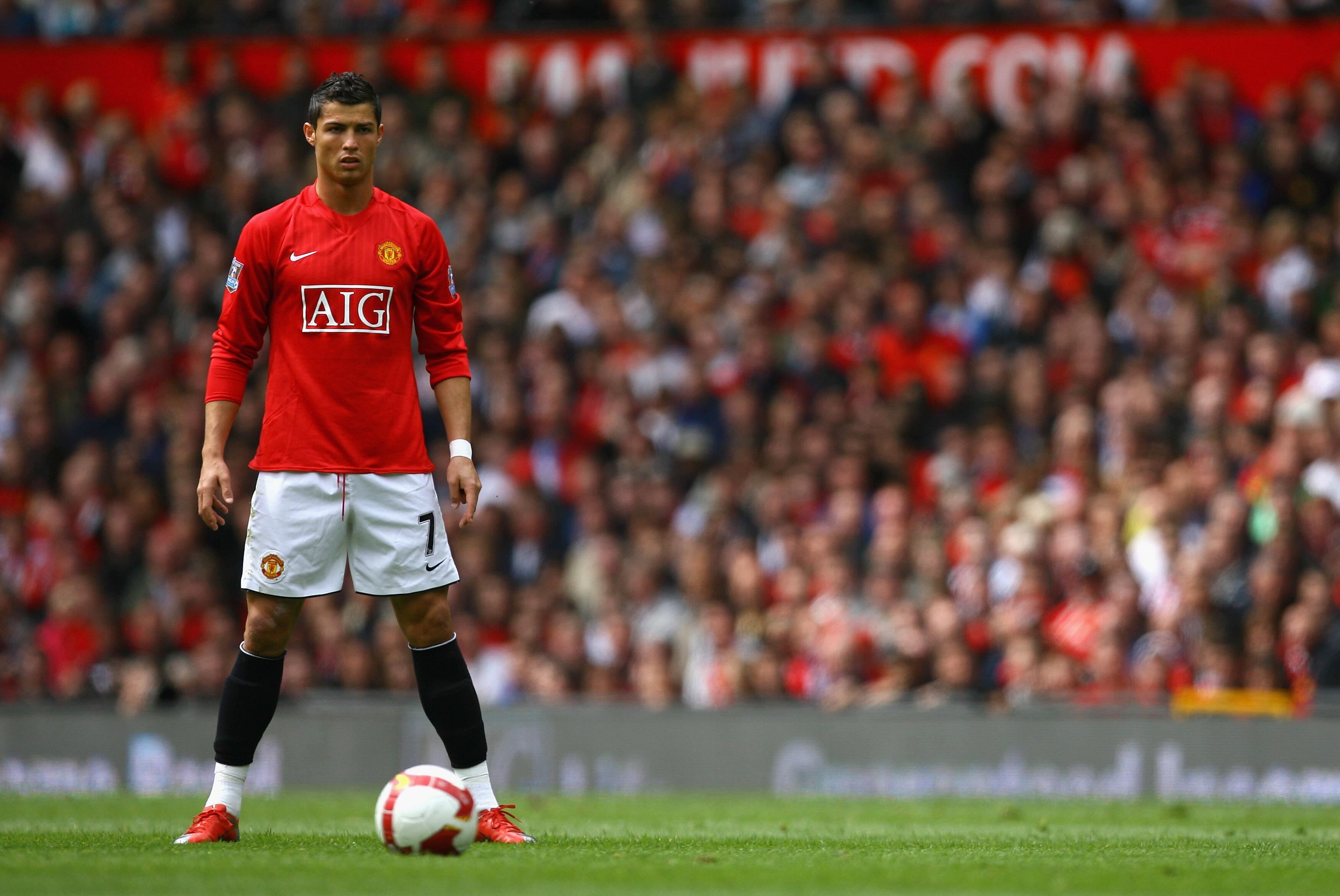 Manchester United on Twitter: ".@Cristiano - Who could forget the Ronaldo  Rocket? He scored some absolute thunderbolt free-kicks for #mufc.  http://t.co/vD34l4AvsB" / Twitter