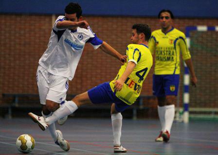 MartindeJong68's tweet photo. Fotoverslag @FutsalCambuur tegen @scemmeloord online. http://t.co/hdShoXIVfd http://t.co/I54CBFna7h