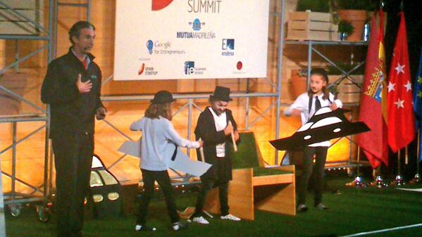 Lidia_GSanz's tweet photo. #portbooker y sus niñas-mimo en el #spainstartup http://t.co/OHy8tzwgfz