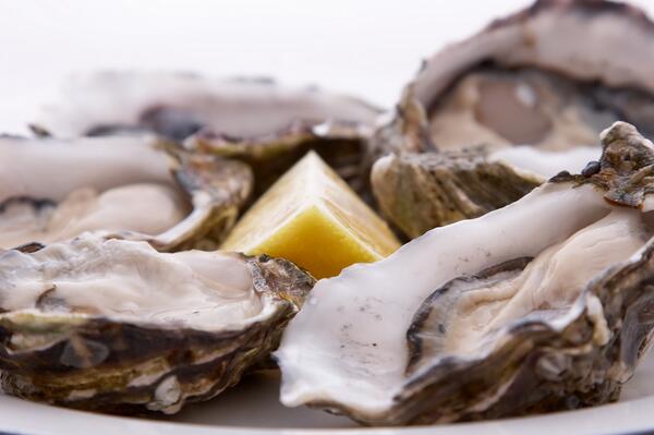 ChezOskar's tweet photo. Don't let this weather get you down, #oysters always make you feel good. $2 a Shuck- Thursday Night Special #bklyn http://t.co/3tgwrkCOK3