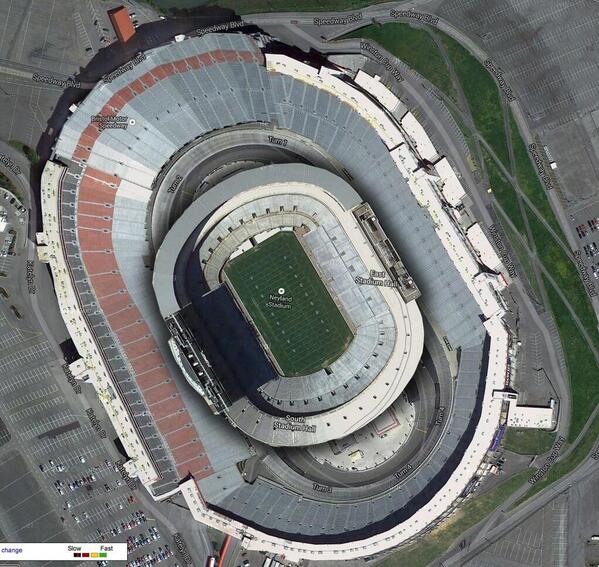 CollegeGameDay's tweet image. Neyland Stadium fits comfortably inside Bristol Motor Speedway (via @Neyland_Stadium)