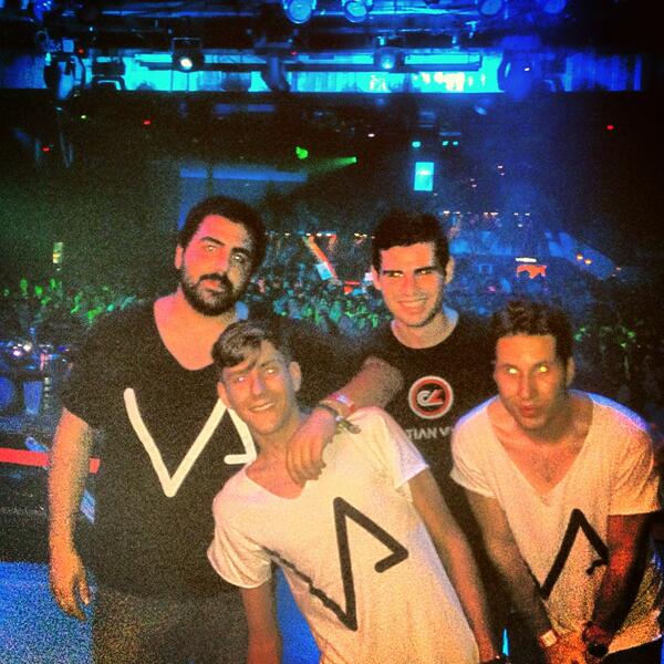 Rodero_MinimAl's tweet photo. @cvandfriends bonita noche! http://t.co/mkBJAypBX4