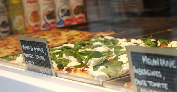 GDressing's tweet photo. La Pizza de Paris !  http://t.co/9cQvqrOkOe #pizza #paris #generationdressing #Italie #quartino http://t.co/CvKtvCGcQy
