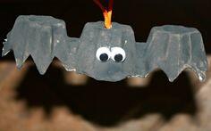 TeachersSquare's tweet image. Time to get into the #Halloween spirit!Make spooky bats out of egg cartons. #BatCraft How to: facebook.com/photo.php?fbid…