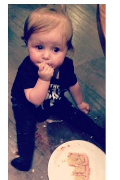 Ailsahas1's tweet photo. @Kellinquinn your daughter is fucking adorable! She has the same eyes as you 💕 http://t.co/LaBYHF9dSM