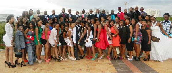 b_sisiwe's tweet photo. This is my beautiful family! I really thank them for all that they have done for me this year @Ndzalie_Makhubs http://t.co/rWPIktdx03