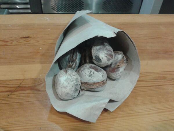 PatriMangano's tweet photo. Ains las cositas q m trae @david_rebolo http://t.co/f83SxWrBxj