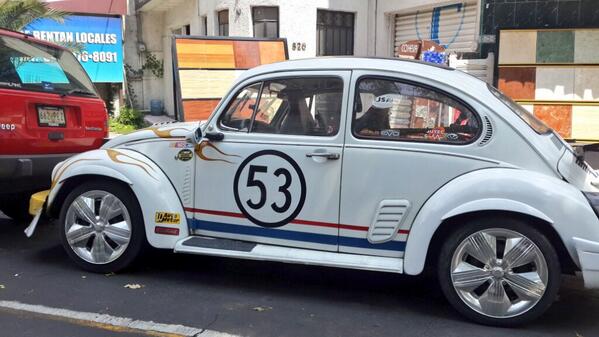 EleazarGomez33's tweet photo. Voy manejando y q me encuentro a Herbie!!!!  Ja ja ja !!!! http://t.co/Vn1v2zU8oG