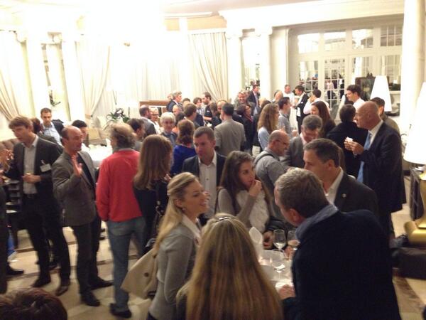 La table ronde est terminée, c'est le moment de l'apéritif et du #networking !