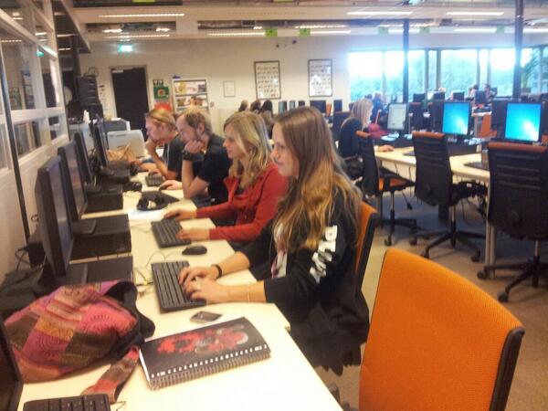 spoilzanimal's tweet photo. Hard aan het werken. #werken http://t.co/mMgYtGI8Q2