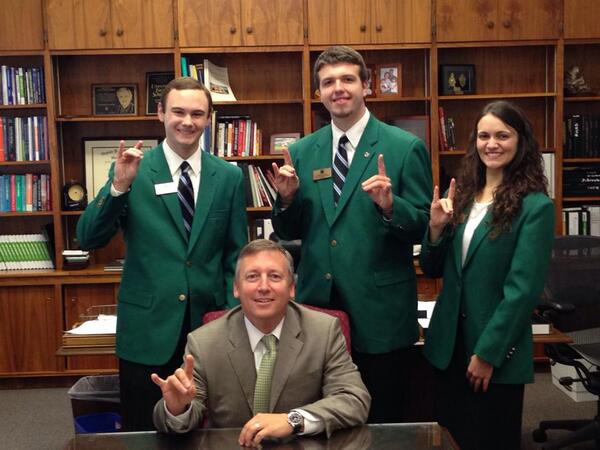 NC4HSC's tweet photo. NC State 4-H Council Officers celebrating National 4-H Week with @CALS_Dean  @NorthCarolina4H  #nc4h @4H http://t.co/FoGpyGj7KJ