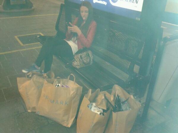 xMELISSA___'s tweet photo. "@Frederiquevd: Verwend nest! Hahahahah @xMELISSA___ http://t.co/GYVPDKgxeb"HAHAHAHAHAHA
