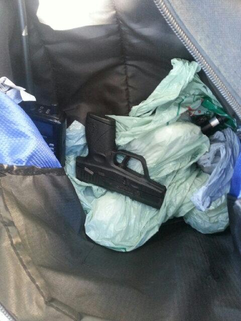 TorontoPolice's tweet image. RT @scott_baptist: #projectice - See what you find hidden in the bushes??? #saferto #nomoreguns  ^sm