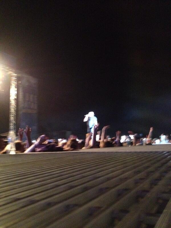 HandNerissa's tweet photo. @LukeBryanOnline http://t.co/X6nHjTi15U