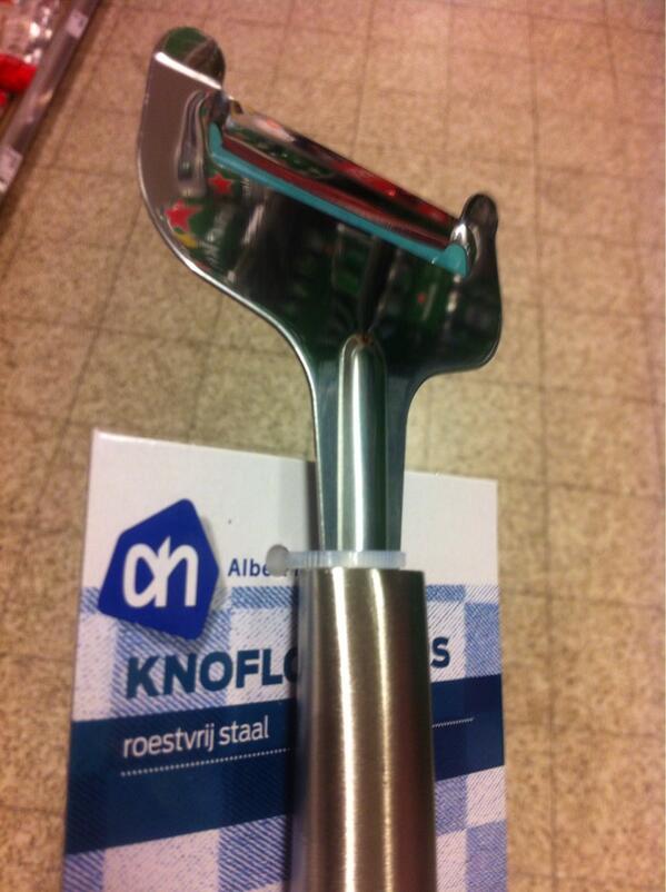 RT <a href="/Woordenaar_com/">Franca Schuiling</a>: Op jonge kaas doet-ie het ook goed, <a href="/albertheijn/">Albert Heijn</a>! #tampasta #knoflookpers