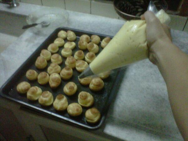Profiteroles.... Tas por el centro <a href="/lcabanil/">Leandro Cabanillas</a> ???