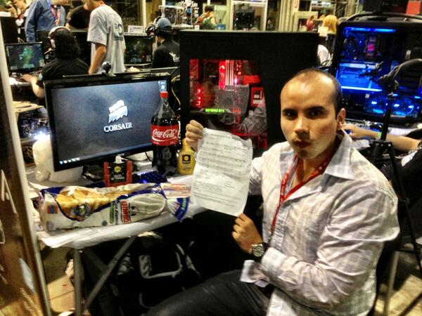 Fernando_Mutis's tweet photo. La cena esta lista gracias a @exitopuntocom y su súper #medikitexito CON TODA esta noche! http://t.co/o4iOct1Jr6