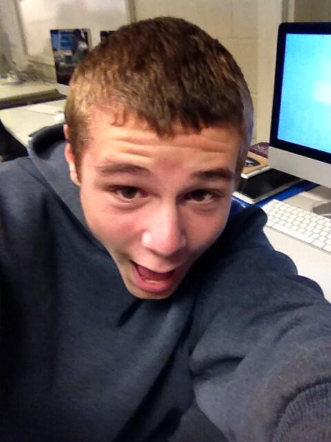 AbbyRubenthaler's tweet image. @BrandonRunyon2  
I told u I was gunna post this pic :) 
#Selfie #GraphicsClass #StoleMyPhone