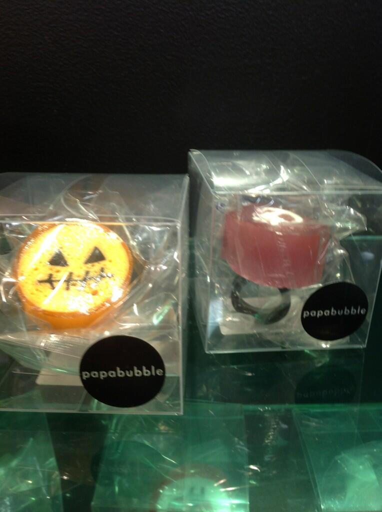 O Xrhsths ルミネエスト新宿 Sto Twitter Happyhalloween １階 パパブブレ では指輪デザインのハロウィンキャンディーを販売中 カボチャランタン柄は秋限定の洋梨味 ドクロ柄は1番人気のパッションフルーツ味です ぜひショップに遊びに来て下さい Http T Co