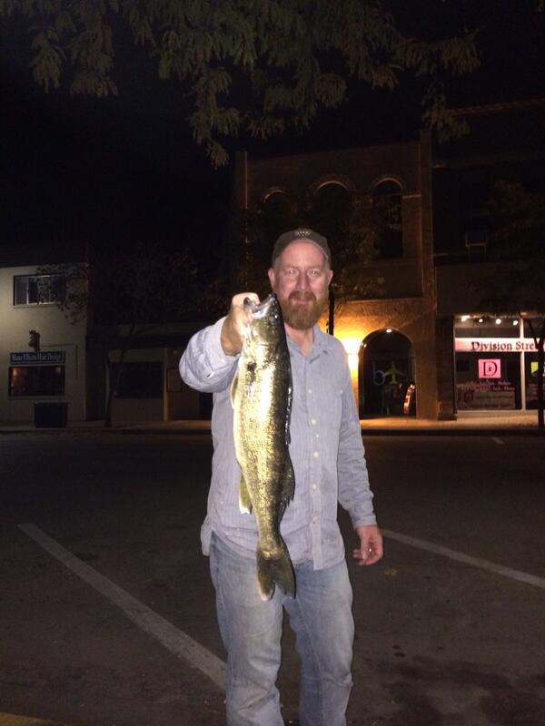 RiceCountyRcrds's tweet photo. This is what we do after shows in #ricecounty @bratlanders http://t.co/36ar1aADzq