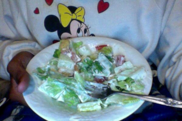 KierraQuinn's tweet photo. Up eating a salad at 11:28! http://t.co/7Ps5UVnmts