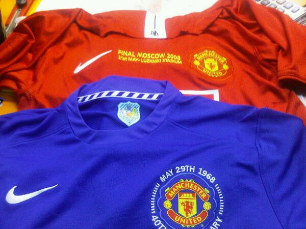 sapimanyun's tweet photo. Retro man utd http://t.co/gqmZvAfHv3
