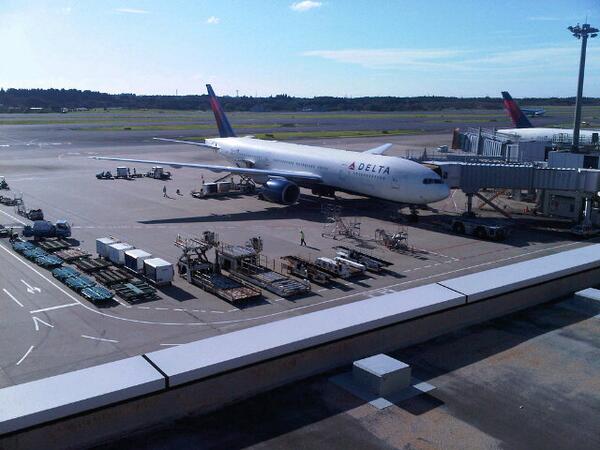 o___os's tweet photo. あはぁ～成田空港NOW http://t.co/v2guJ64UL2