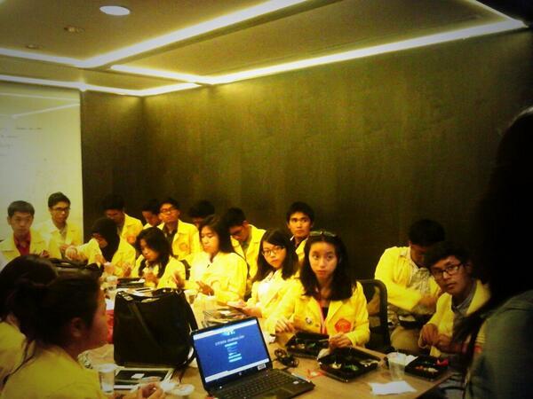 netmedia_info's tweet photo. Dalam rangka @FisipersDays teman2 dari @KOMUI2013 datang berkunjung ke NET. #NETVisit Cc @wishnutama http://t.co/Lmqb7qMdZ8