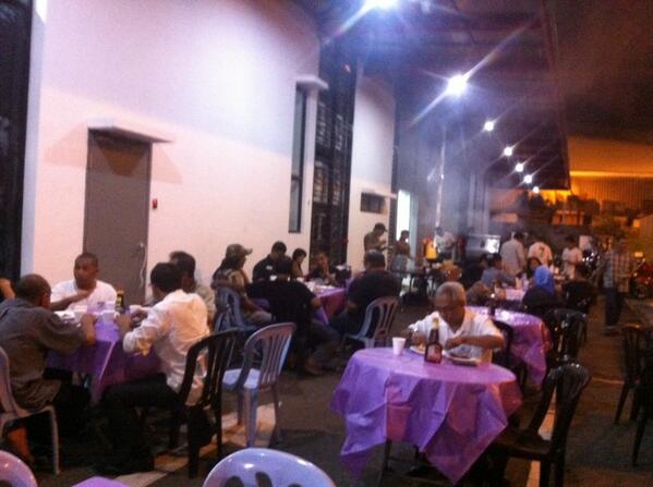 Now people are more coming to our bbq hot night! @SMZulAmin <a href="/smzulfaris/">smzulfaris</a>  <a href="/SMKhalis/">SM Khalis</a>