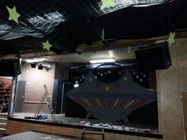 canixlottum's tweet photo. Idiot Night XXXIV is bijna uitverkocht. De laatste 15 kaarten zijn verkrijgbaar bij frietkraam ut Pumpke! Tjoek! http://t.co/YoZBgRY57K