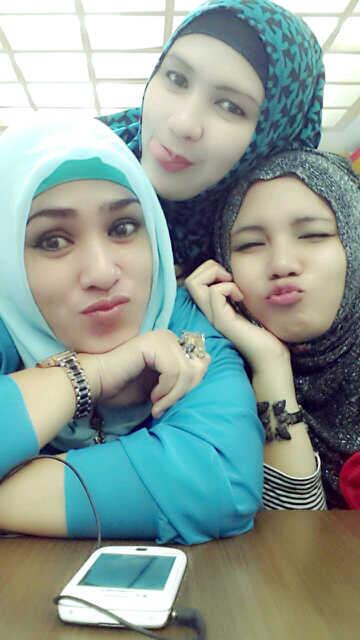 Iscacuit's tweet photo. Narsis doken with my sisters http://t.co/c50h2wyC0E
