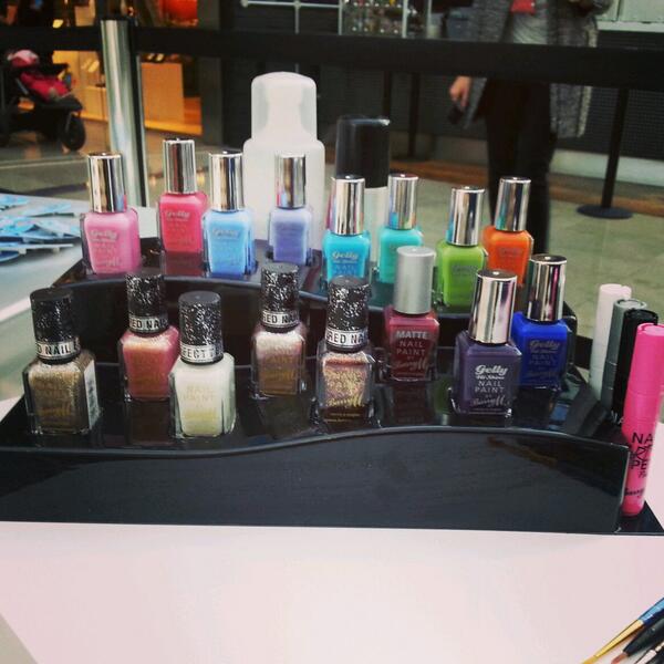BarryMCosmetics's tweet photo. #Gelly #Glitter #Matte Nail Paint ready for @itvthismorning #malecancerweek live @westfieldstrat #free#barrym manis http://t.co/eZNsbdL6eL