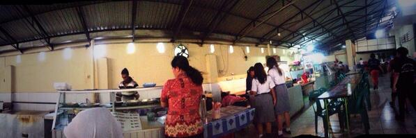 Anak_Sutomo's tweet photo. RT. @Anak__sutomo: Our canteen. (Blok A). Para alumni apakah rindu makan makanan di kantin? #ASask http://t.co/sK11Jtpyjr