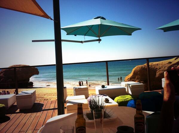 AlisAlicia's tweet photo. Sol☀playa🌊buena compañía y Bob Marley de fondo,q mas se puede pedir?? @fecuninvitri http://t.co/5IAn19qDLf