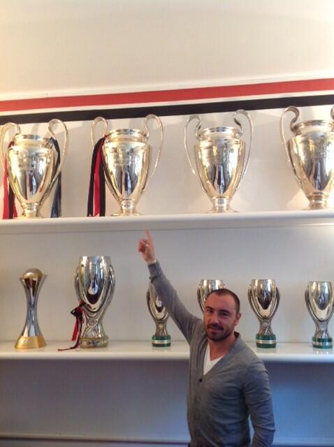acmilanyouth's tweet photo. .@ACMilanOZ here it is my proudest moment :-) #askBrocchi http://t.co/3ZYX9ovM6o