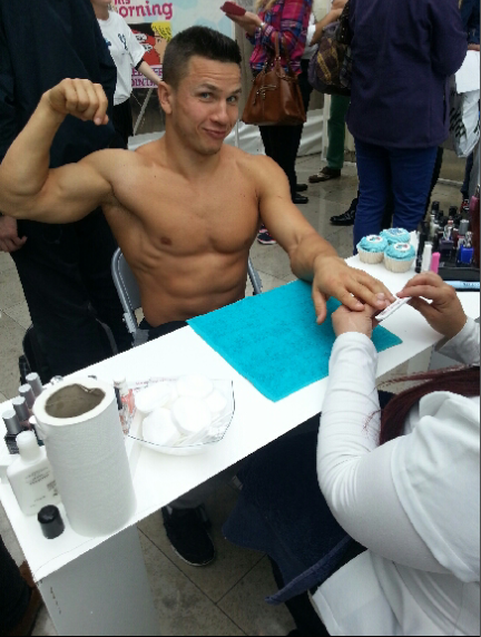 BarryMCosmetics's tweet photo. @TheDreamboys getting #barrym manis @itvthismorning #malecancerweek clinic! #perfectnails #boysallowed http://t.co/50t8nt345R