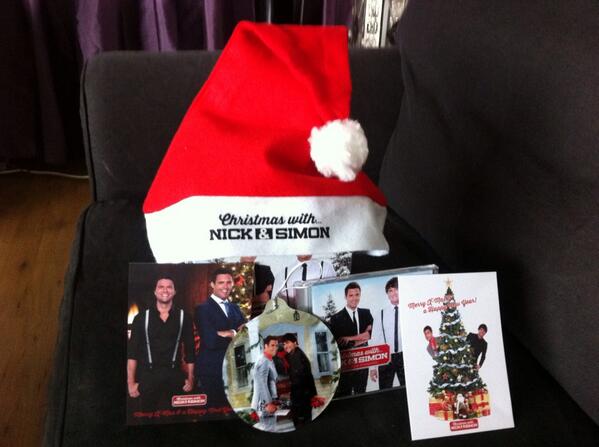 Christavanswol's tweet photo. @nickensimon De kerst-cd klinkt geweldig! Al helemaal in de stemming voor vanavond én kerst! #nickensimon #kerst http://t.co/zCzhWB4Uat