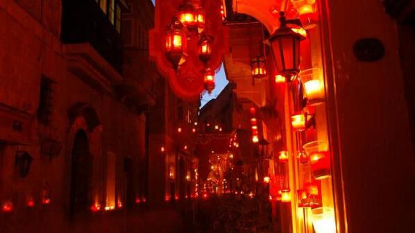 10月11日～12日 - Birgufestという大祭りがVittoriosa(Birgu)で行われます。二日間にわたって様々なイベントを楽しめます。特に12日の夜にVittoriosaが数千のろうそくの光だけでライトアップされます