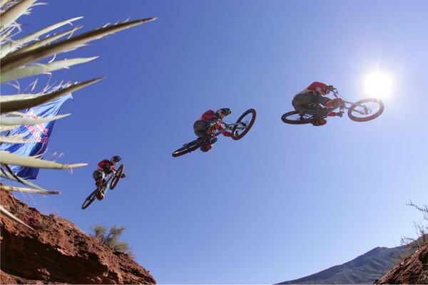 Flyin’ high at #Rampage. #flyingfriday win.gs/rampage
