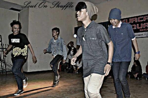 Kangen yg ini nihhh "<a href="/kimeeet/">Rizky Ramadhan</a>: <a href="/Soul_OnShuffle/">Soul On Shuffle</a> {} "