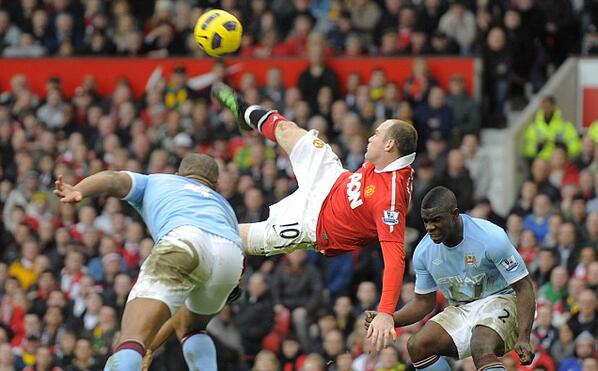 UnitedPhotos's tweet photo. Wayne Rooney scoring an audacious overhead kick against Manchester City. http://t.co/KyfS2wGgwf
